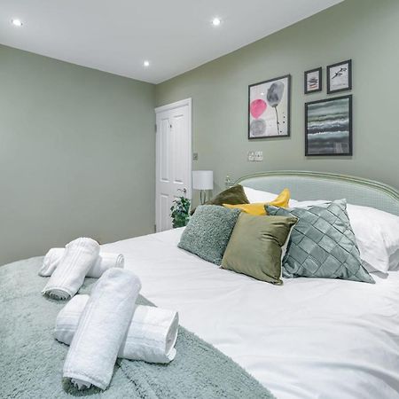 Stylish Shepherds Bush Flat Apartment Londra Exterior foto